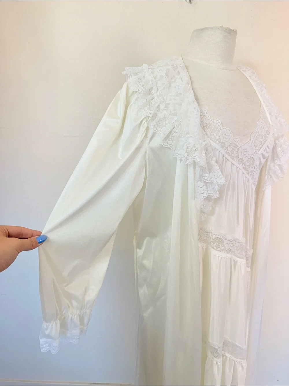 Vntg 70s Cottagecore Romantic Victorian Revival Angelcore Lace Maxi Dress Robe - Picture 4 of 6